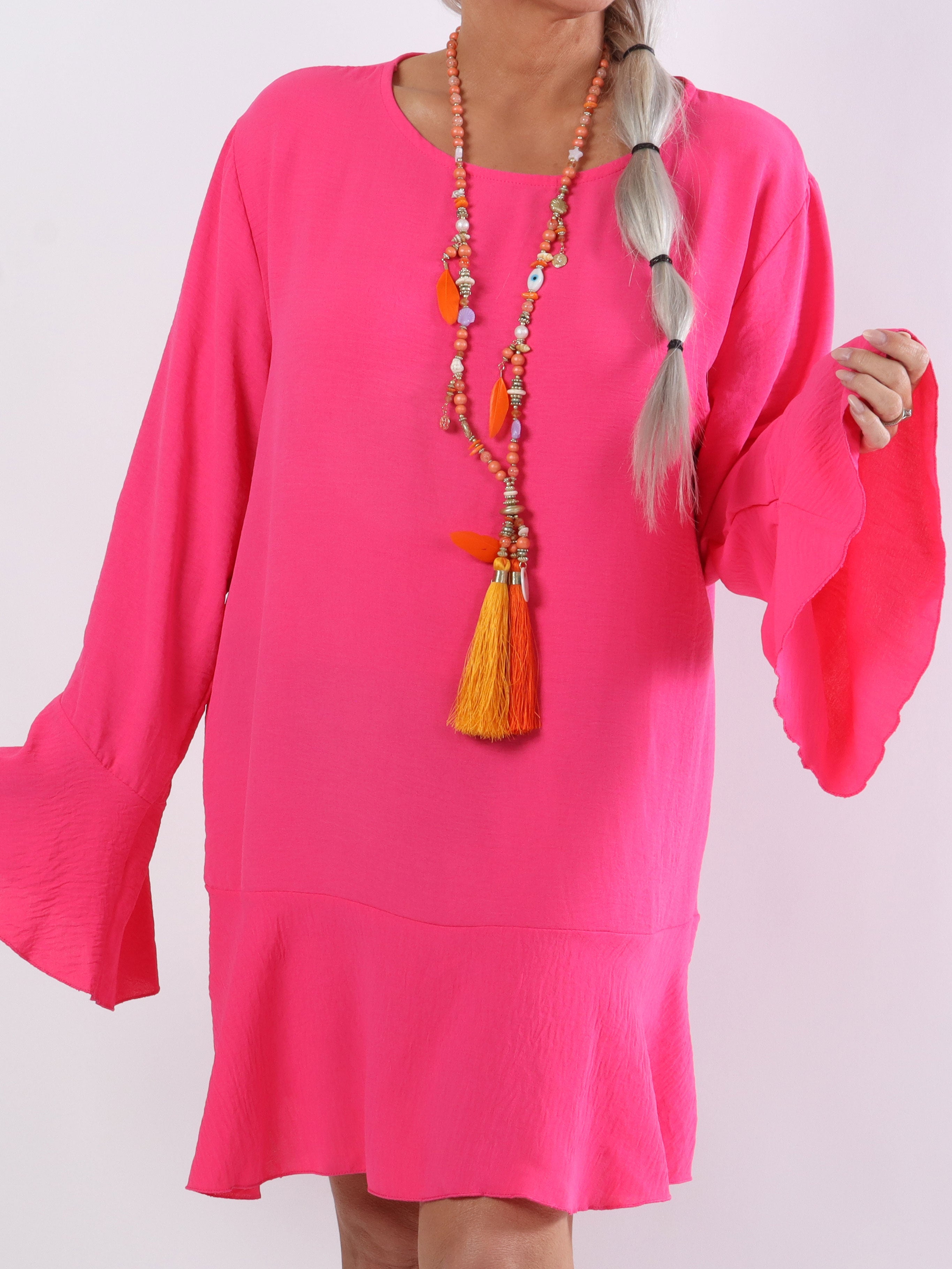 Linja - Plus size blus med volang på ärmen